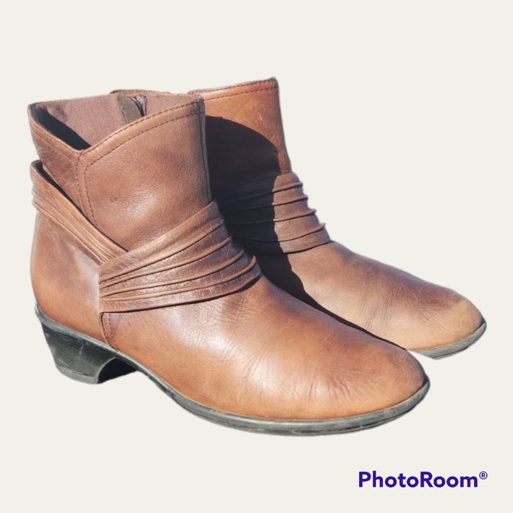 Clarks Brown Zip Up Booties - Picture 2 of 4